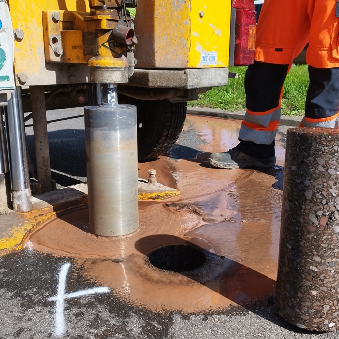 Bohrung Asphalt Nahe